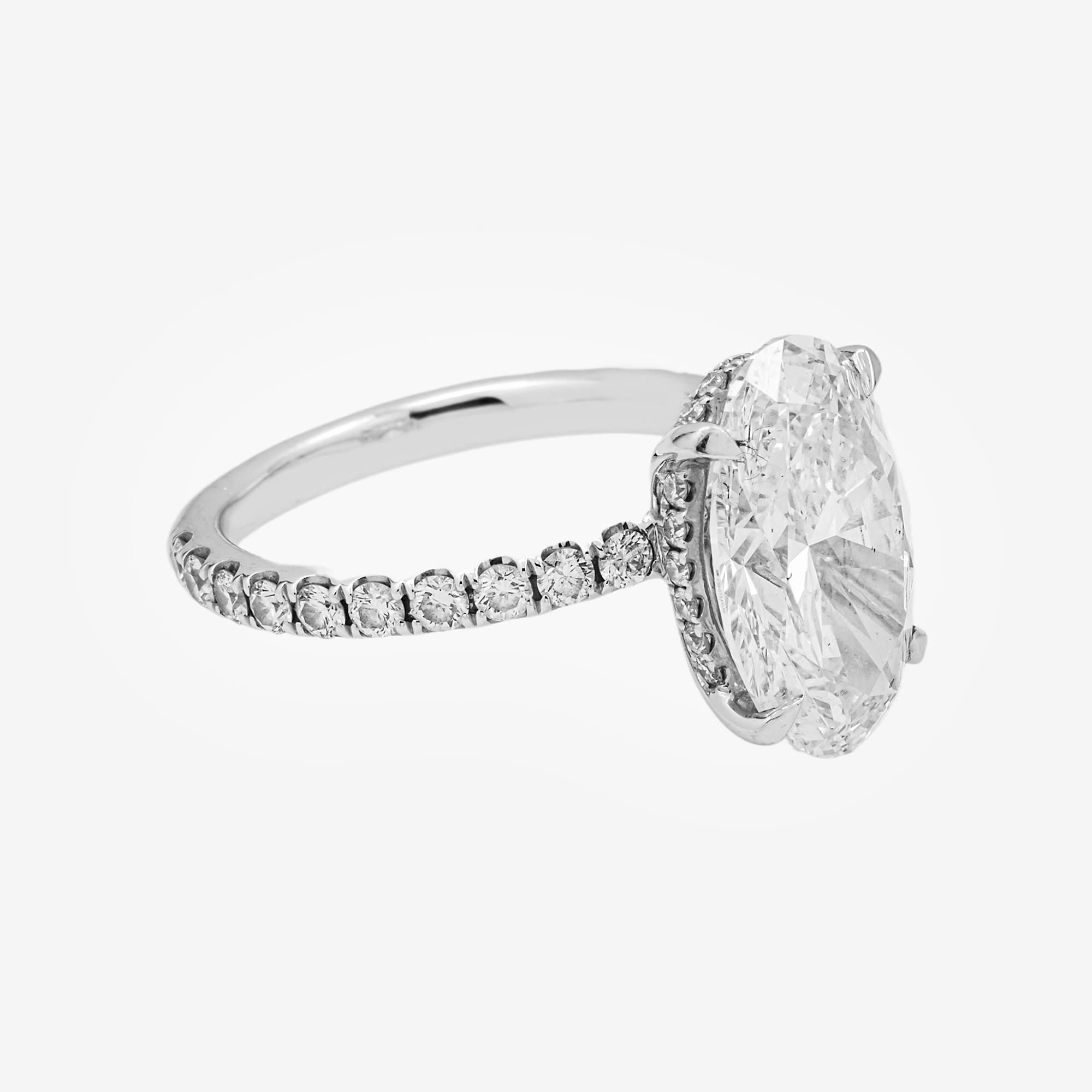 18K ROUND DIAMOND RING IN WG