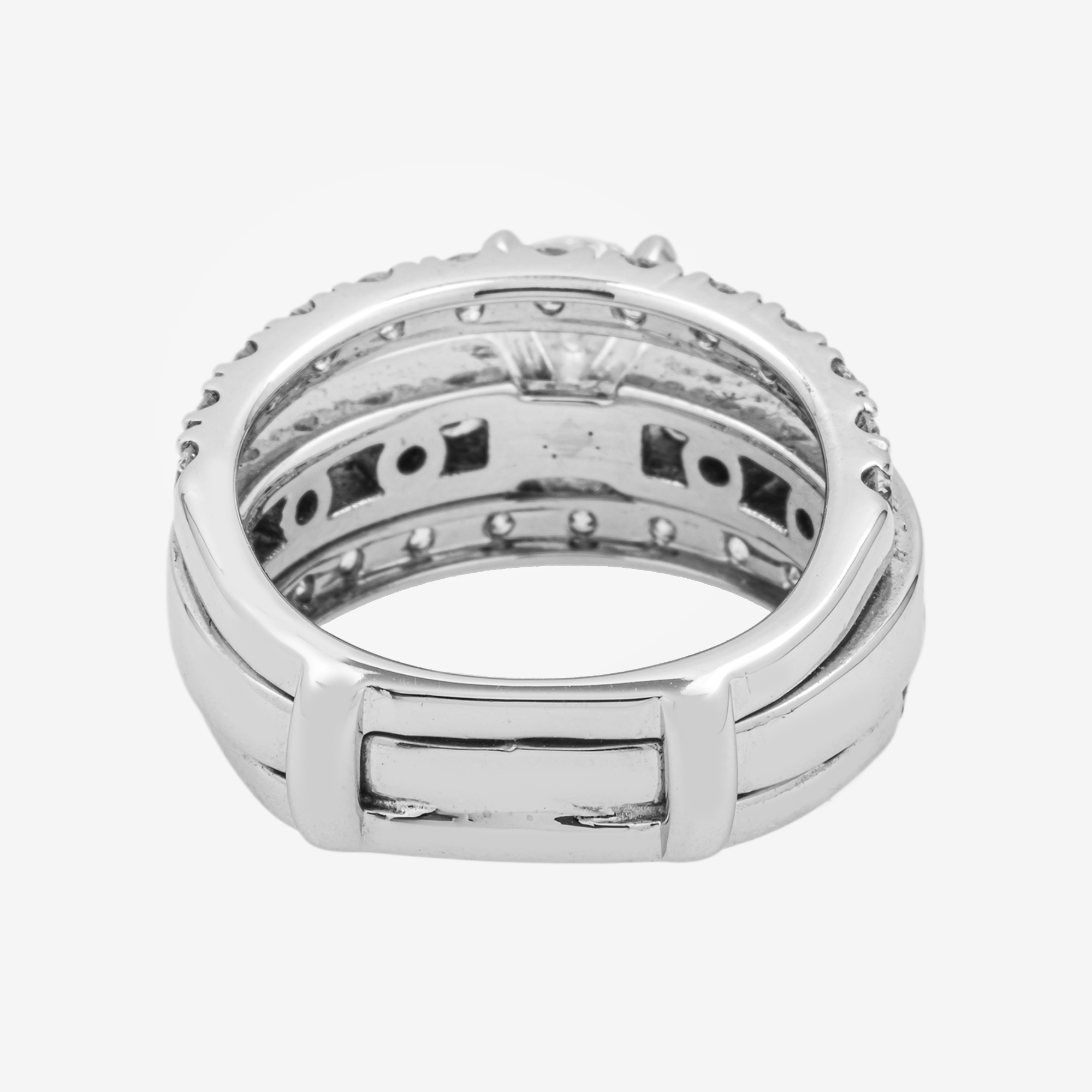 TRIPLE ROW ROUND CENTER DIAMOND RING IN WG