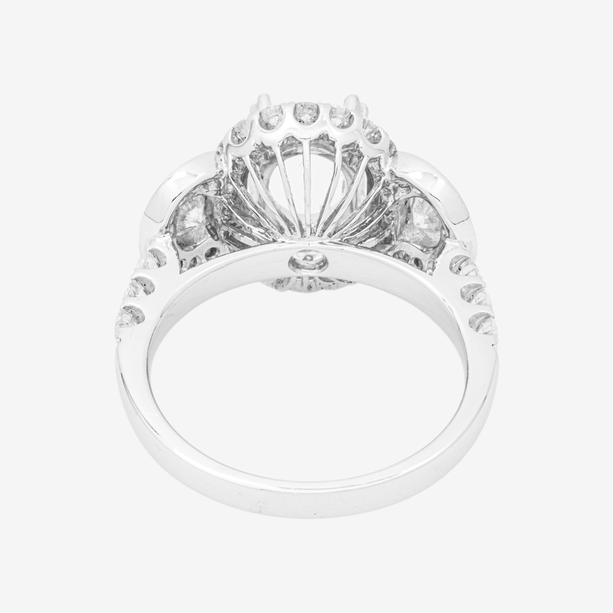 18K ROUND ENGAGEMENT RING MOUNTING IN WG 1.25CT DIAMONDS