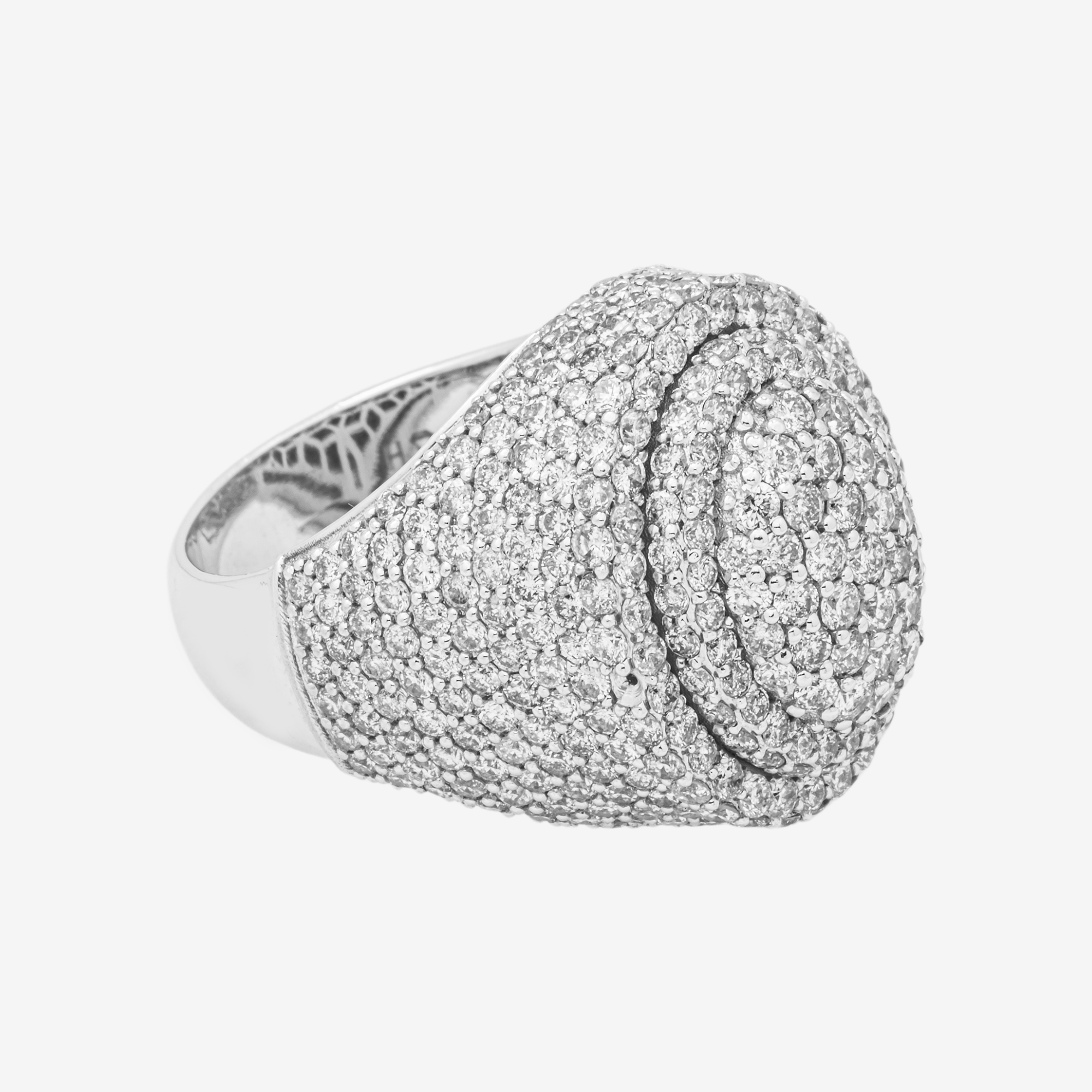 HALO DIAMOND RING IN WG 4.5 CT DIAMONDS