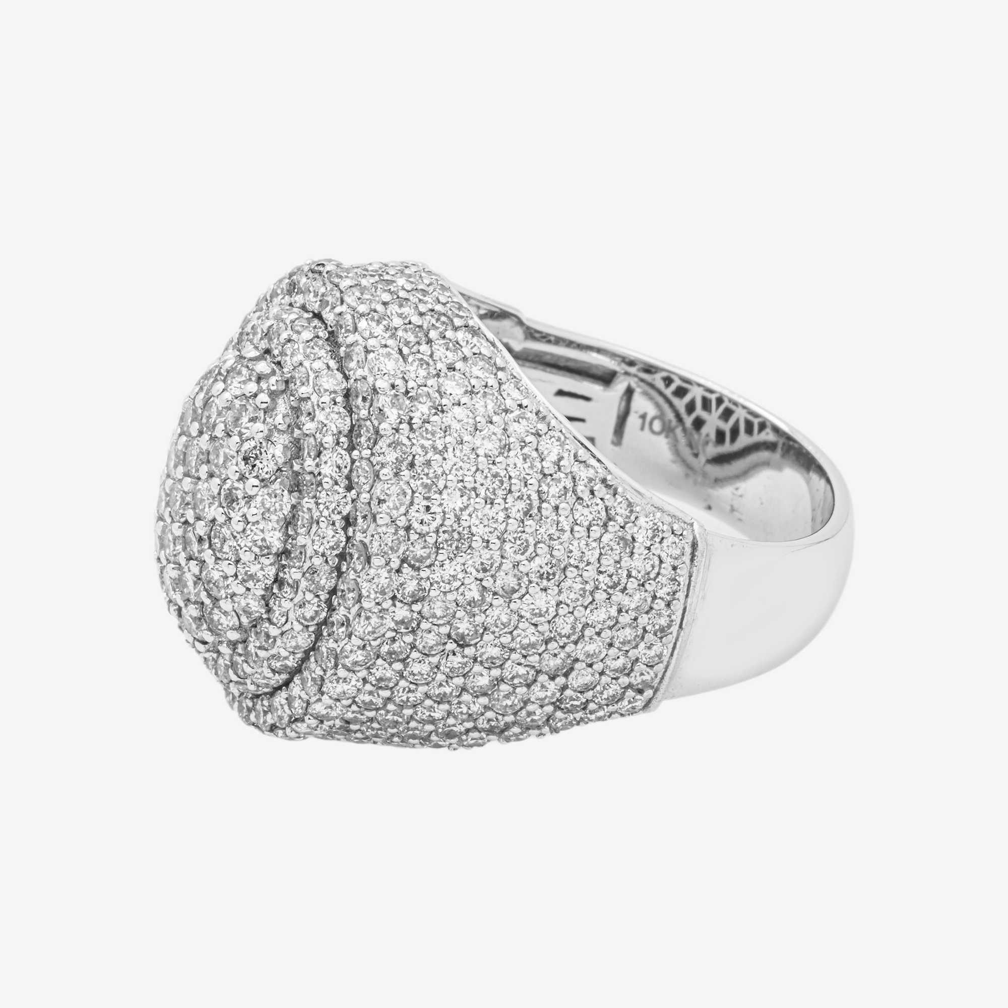 HALO DIAMOND RING IN WG 4.5 CT DIAMONDS