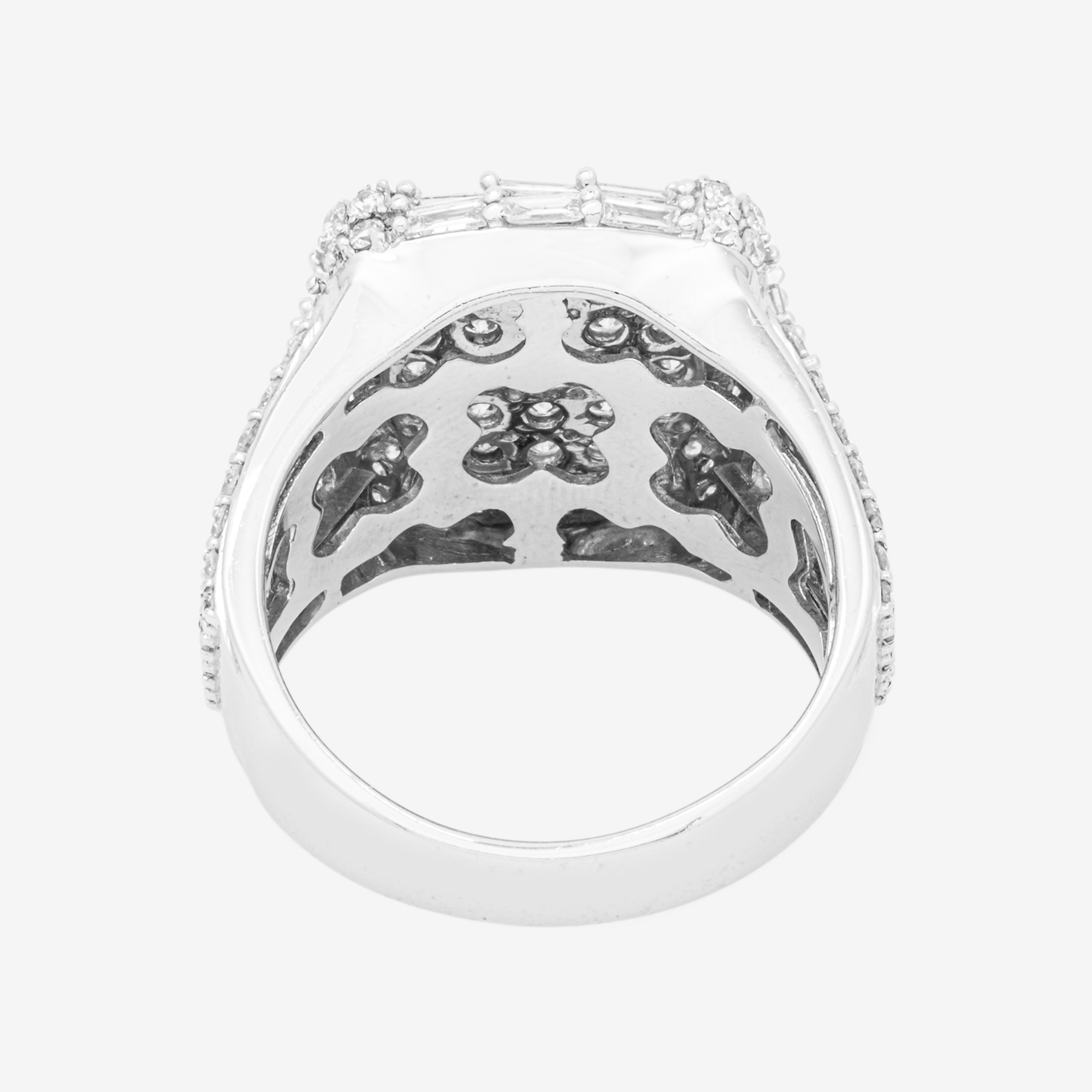 14K HALO DIAMOND RING IN WG 4 CT DIAMONDS