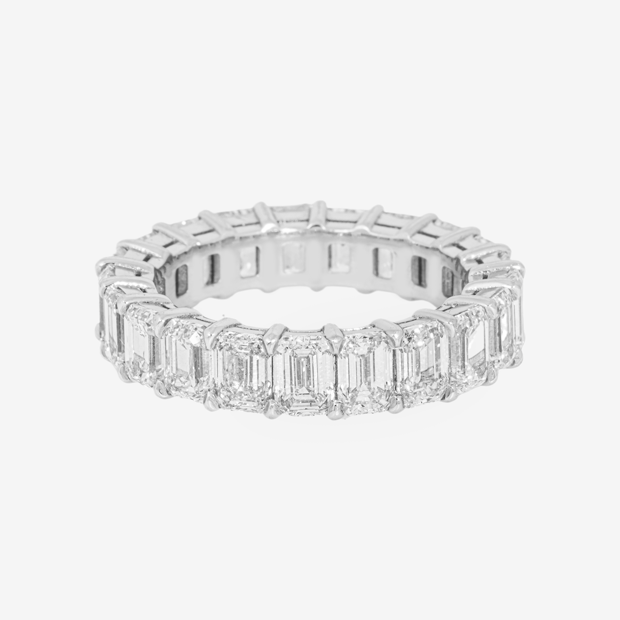 WHITE GOLD  BAGUETTE DIAMOND RING