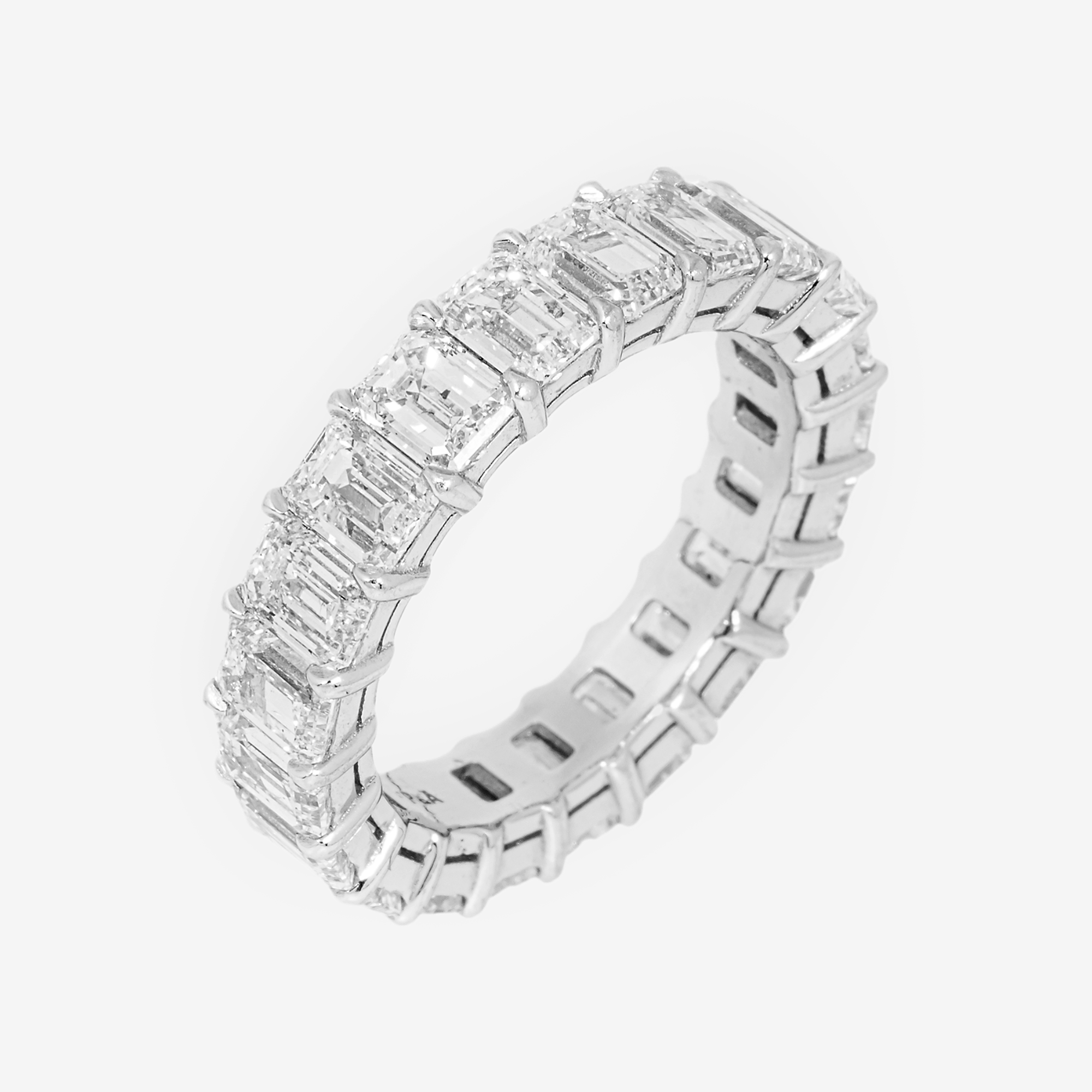 WHITE GOLD  BAGUETTE DIAMOND RING