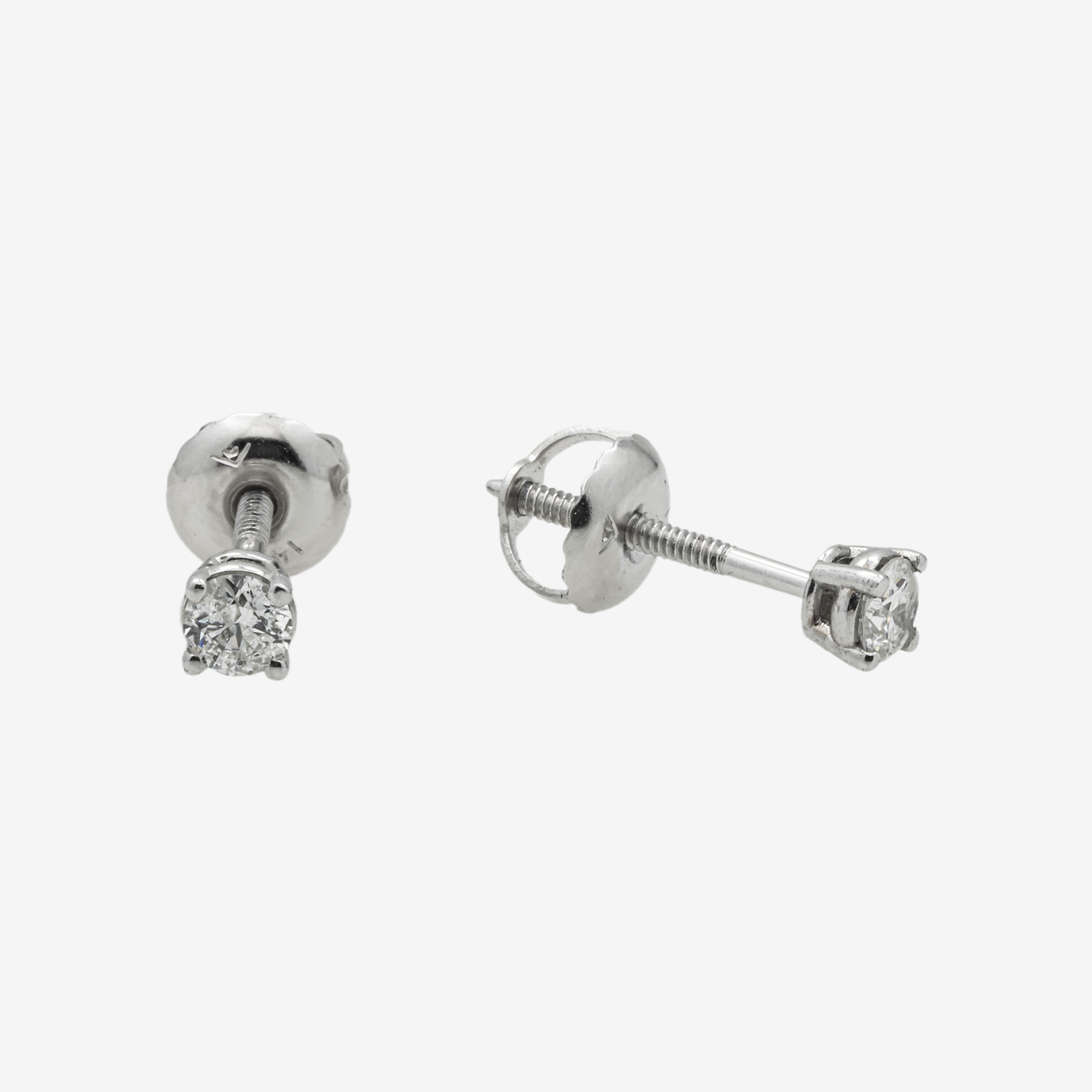 WHITE DIAMOND STUD EARRING