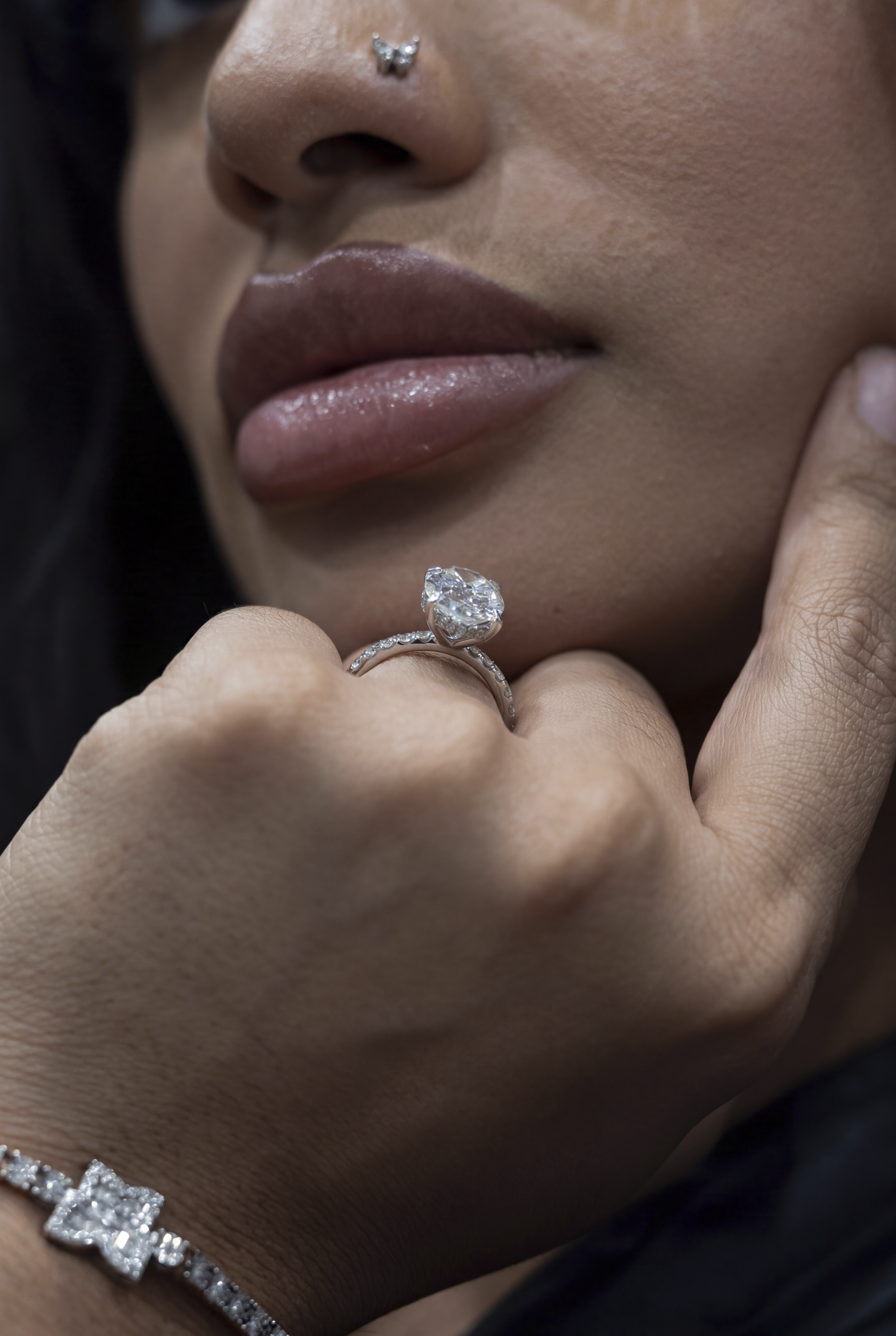 18K ROUND DIAMOND RING IN WG